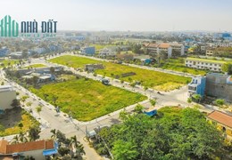 "TRÌNH LÀNG" GIỎ HÀNH NẰM TRÊN ĐƯỜNG DẪN CẦU NGUYỄN TRI PHƯƠNG
