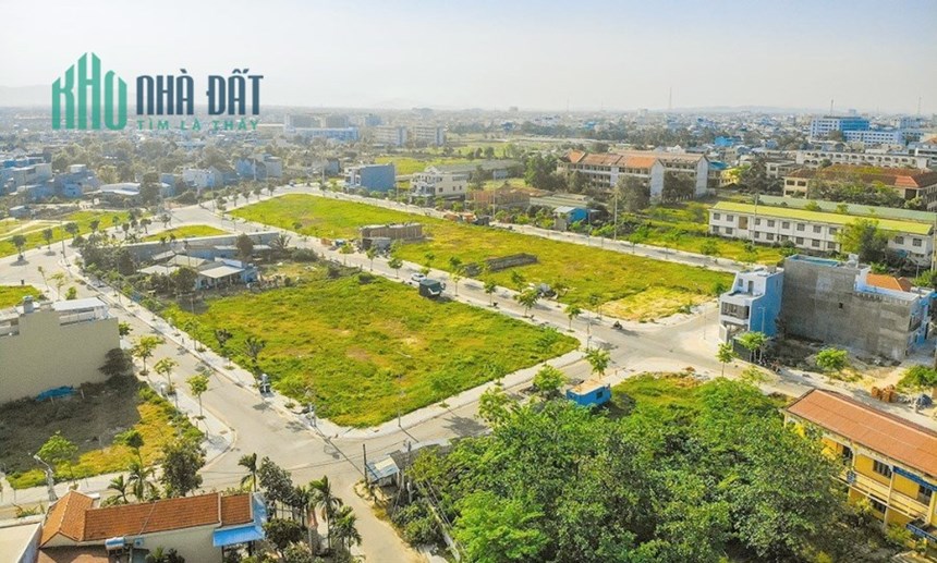 "TRÌNH LÀNG" GIỎ HÀNH NẰM TRÊN ĐƯỜNG DẪN CẦU NGUYỄN TRI PHƯƠNG
