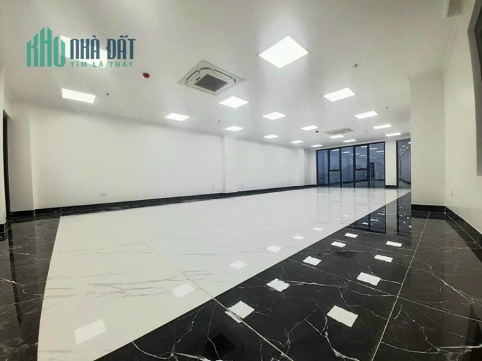 Cho thuê mặt sàn kinh doanh, Phố Hoàng Quốc Việt 115m2  MT 10m 30tr/tháng 0966931622.