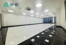 Cho thuê mặt sàn kinh doanh, Phố Hoàng Quốc Việt 115m2  MT 10m 30tr/tháng 0986384321