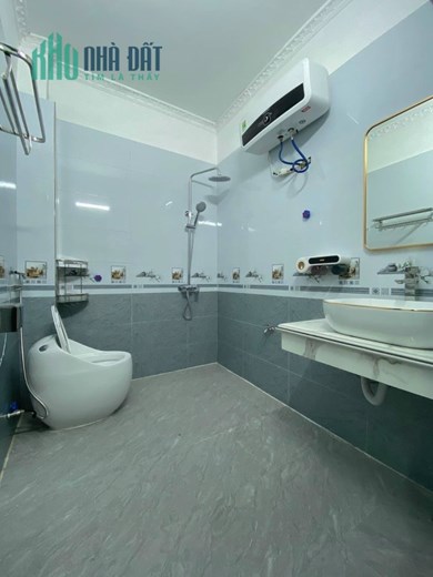 Bán nhà mặt đường số 694 Thiên Lôi, 69m x 4 tầng độc lập GIÁ 6.86 tỉ vị trí cực đẹp