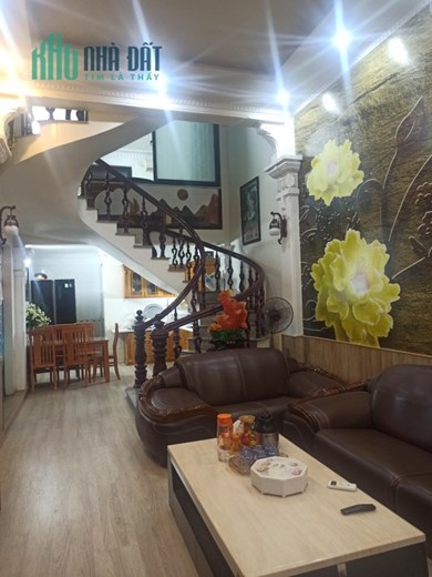 Bán nhà ngõ 45 Kiều Sơn 60m x 3.5 tầng có sân cổng cực rộng, GIÁ 2.98 tỉ Full nội thất