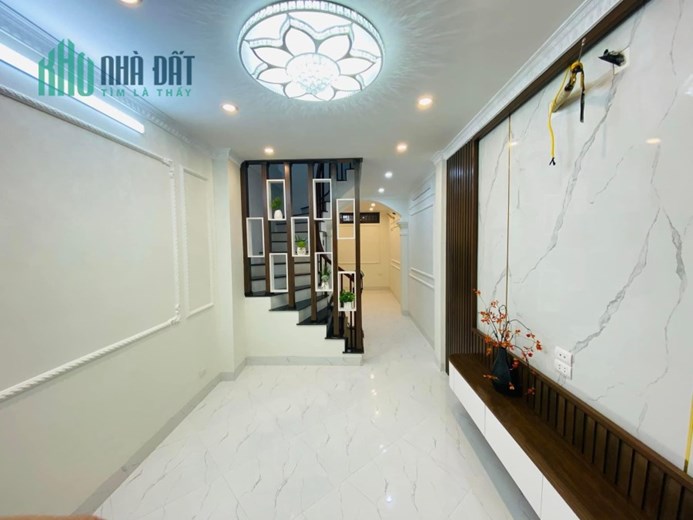 Cần bán nhà đẹp ô tô đỗ 2 mặt thoáng tại 36 Thịnh Quang -  Đống Đa