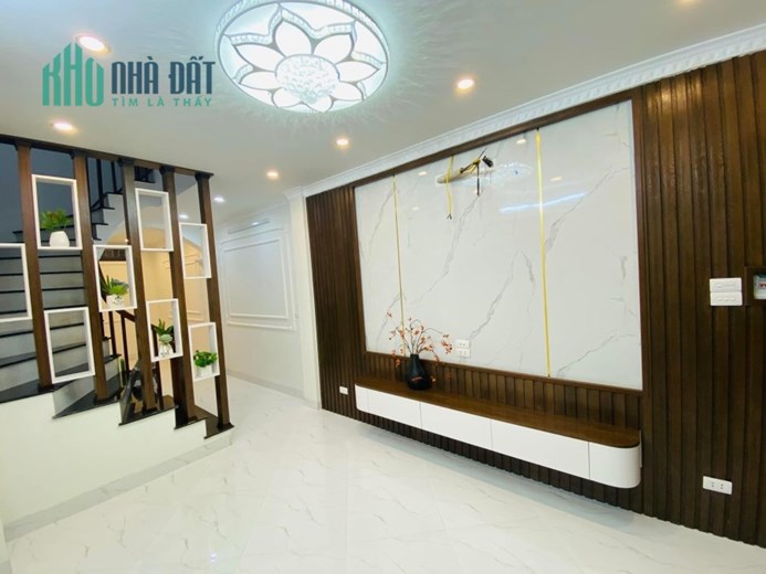 Cần bán nhà đẹp ô tô đỗ 2 mặt thoáng tại 36 Thịnh Quang -  Đống Đa