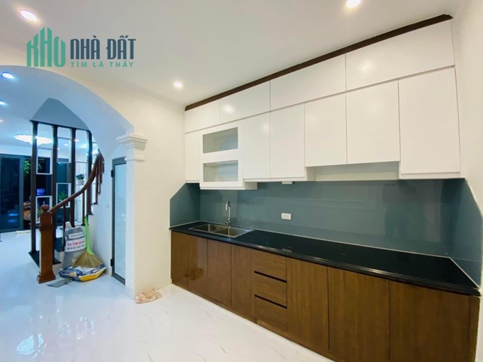 Cần bán nhà đẹp ô tô đỗ 2 mặt thoáng tại 36 Thịnh Quang -  Đống Đa