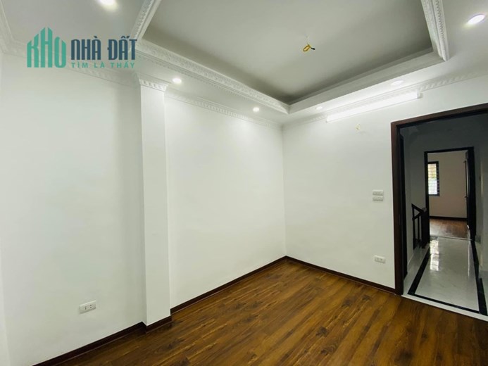 Cần bán nhà đẹp ô tô đỗ 2 mặt thoáng tại 36 Thịnh Quang -  Đống Đa