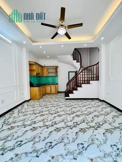 Cần bán Gấp Nhà Nguyễn Chính, Hoàng Mai, ngõ to, mt rộng, 10m ô tô, 40m ô tô tải đỗ, giá chỉ 3.39