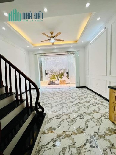 Cần bán Gấp Nhà Nguyễn Chính, Hoàng Mai, ngõ to, mt rộng, 10m ô tô, 40m ô tô tải đỗ, giá chỉ 3.39