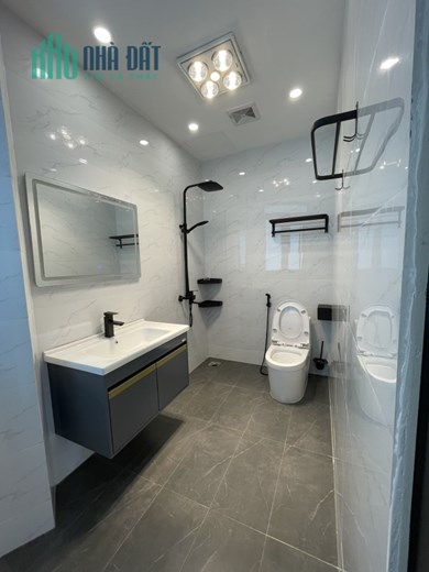 Mặt Phố Hoàng Cầu- 105m - Lô góc  Vỉa hè, Ô tÔ- 5 tầng- Kinh doanh đỉnh- Gara