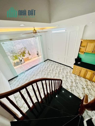 Bán nhà 143 Nguyễn Chính, Hoàng Mai, ngõ to, mt rộng, 10m ô tô, 40m ô tô tải đỗ, giá chỉ 3.39 tỷ.