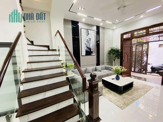 ĐÊ LA THÀNH NHÀ Ở NGAY GẦN Ô TÔ 35M 4TY6