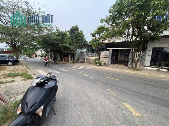 Đất Mặt tiền Tôn Đản 80m2, Góc, Ngang 8, 2.6 tỷ