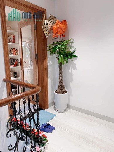 Hồ Hạ Đình nhà 5 tầng bán đất view Hồ-MT 7m-oto tránh-KD- 90m2 giá 15 tỷ.
