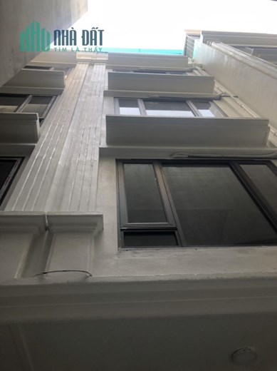 Bán gấp nhà Đê La Thành Đống Đa DT 60m2 5 Tầng MT 3,8m giá chỉ 4.4 tỷ.