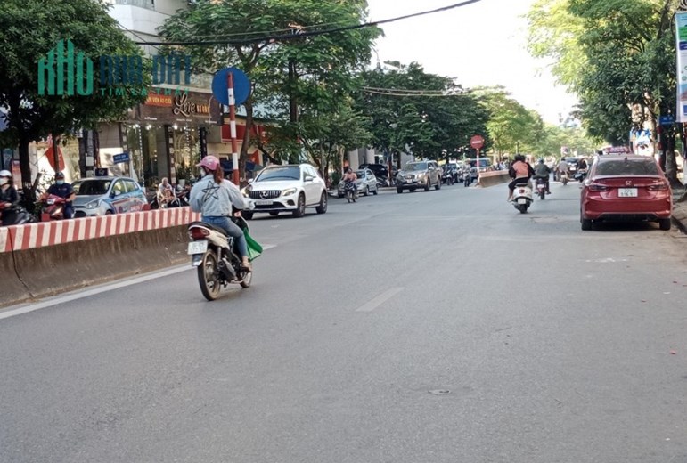 BÁN NHÀ MẶT PHỐ LẠC LONG QUÂN, LÔ GÓC, MT: 15M, VIEW HỒ TÂY. DT: 150M2. GIÁ nhỉnh: 70 TỶ