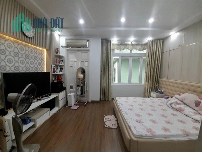 PIP Bán nhà mới Hoàng Cầu 55m2 MT5m, ô tô tránh, kinh doanh, giá 12.2 tỷ có bớt