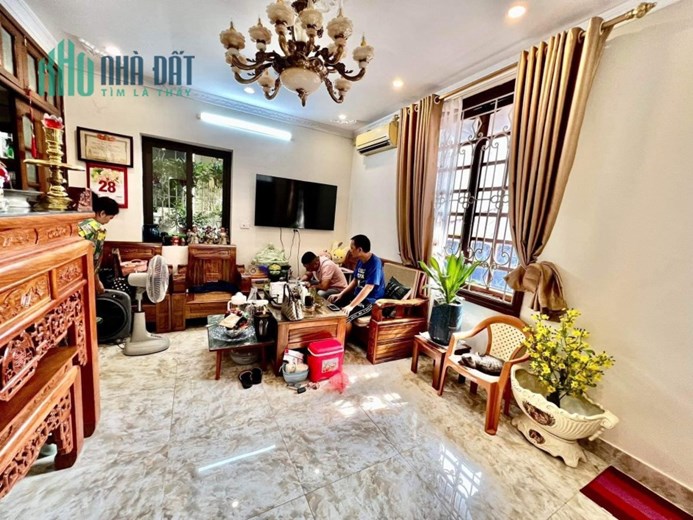 Bán căn hộ gần nhà hát lớn, Hồng Hà, Hoàn Kiếm 90m2 giá 2,75 tỷ.
