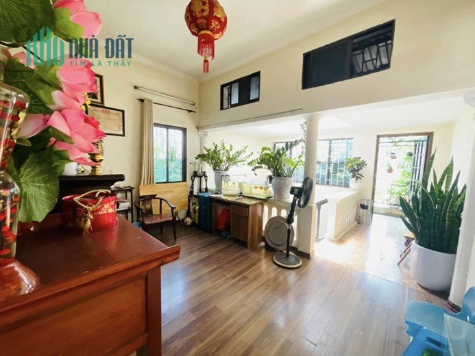 Mặt Phố Cát Linh, VIP Đống Đa, lô góc, vỉa hè, ô tô tránh, kinh doanh sầm uất. 1 mặt phố 1 mặt ngõ