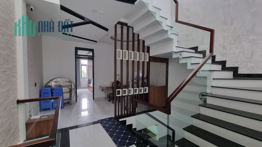 Cần bán nhà 3 tầng dt 107,5m2 ngang 5m đường bàu mạc, liên chiểu, Đà Nẵng