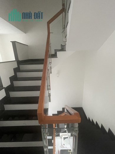 Bán nhà Q5 - đường Đỗ Ngọc Thạnh
