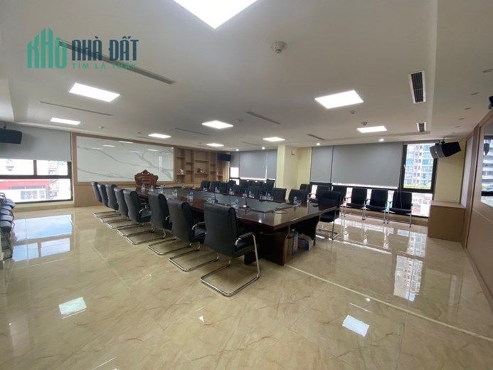 Cho thuê mặt sàn kinh doanh, Phố Hoàng Quốc Việt 120m2  MT 15m 30tr/tháng 0966931622.