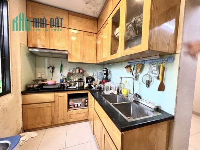 BÁN NHÀ TẬP THỂ PHƯƠNG MAI MẶT PHỐ 121M2 2 TẦNG - SỔ HOA HẬU, DÒNG TIỀN, LH 0966037496