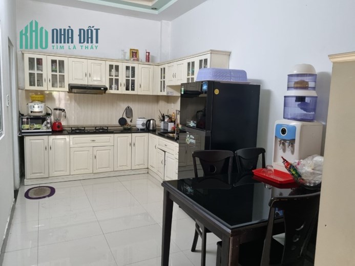 Bán nhà Mặt tiền đường Man Thiện, Hải Châu, Nhà 3 tầng, DT 104 m2, Đường 10,5 m, Gần sân bay Đà