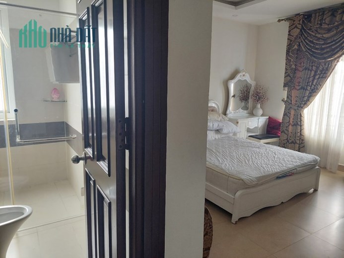 Bán Khách Sạn P2  1 trệt 4 lầu 2 mặt tiền phường 2 Thành Phố đà lạt