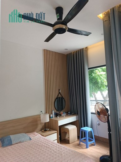 Bán nhà Mặt tiền đường Phan Đăng Lưu, Hải Châu, Nhà 3 tầng, DT 67 m2, Đường Ô tô đỗ, Gần Công viên