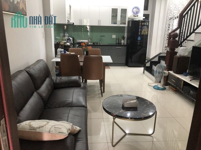 Bán nhà Mặt tiền đường Phan Đăng Lưu, Hải Châu, Nhà 3 tầng, DT 67 m2, Đường Ô tô đỗ, Gần Công viên