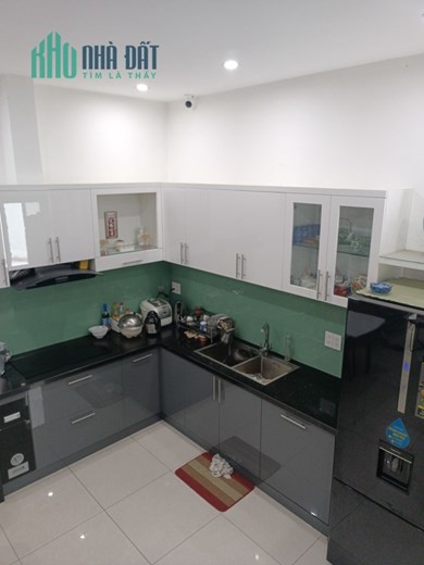 Bán nhà Mặt tiền đường Phan Đăng Lưu, Hải Châu, Nhà 3 tầng, DT 67 m2, Đường Ô tô đỗ, Gần Công viên