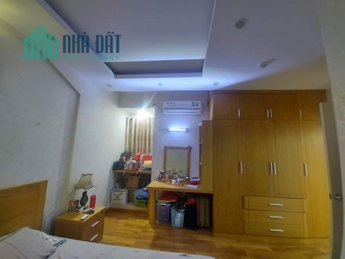 Chủ chủ bán ( Ehome3 , 2PN , 2WC thiết kế full nội thất gổ cao cấp như hình ) sổ hồng