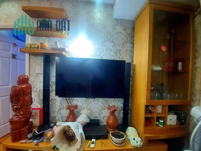 Chủ chủ bán ( Ehome3 , 2PN , 2WC thiết kế full nội thất gổ cao cấp như hình ) sổ hồng