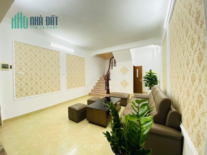 Nhà đẹp cách phố 70m giá rẻ tại 180 Nguyễn Lương Bằng