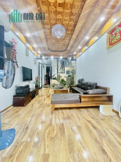 Bán nhà Phố 8/3 Hai Bà Trưng 42m2 x 4 tầng, MT 3.4m giá 9 tỷ