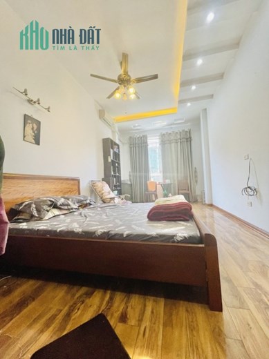Bán nhà Phố 8/3 Hai Bà Trưng 42m2 x 4 tầng, MT 3.4m giá 9 tỷ