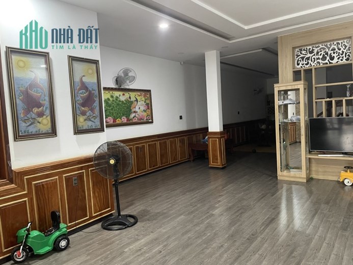 Bán nhà Mặt tiền đường 2/9, Quận Hải Châu. Nhà 3 tầng, DT 159 m2. Đường 13 m. Gần Sông Hàn. Chỉ