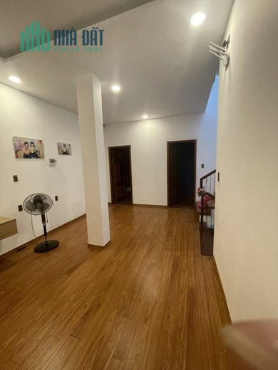 Bán nhà Mặt tiền đường 2/9, Quận Hải Châu. Nhà 3 tầng, DT 159 m2. Đường 13 m. Gần Sông Hàn. Chỉ