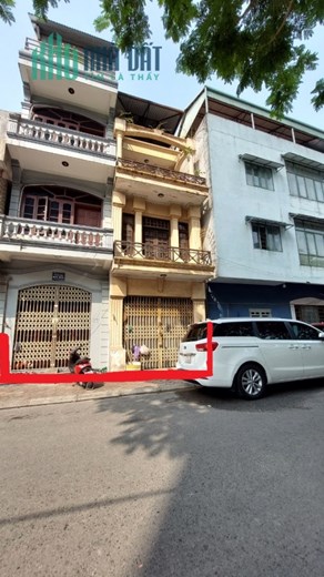 Nhà phố Nguyễn Văn Cừ, Đường 3 Ôtô Tránh, Cách Mặt Phố 10m, DT65m2, Nhỉnh 10 tỷ.