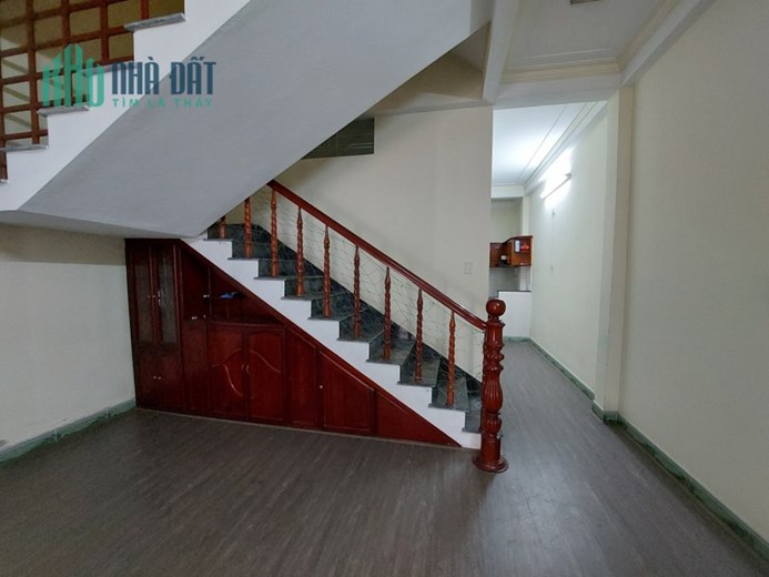Bán nhà Mặt tiền đường Nguyễn Hữu Dật, Quận Hải Châu. Nhà 3 tầng, DT 100 m2. Đường Ô tô đỗ. Trung