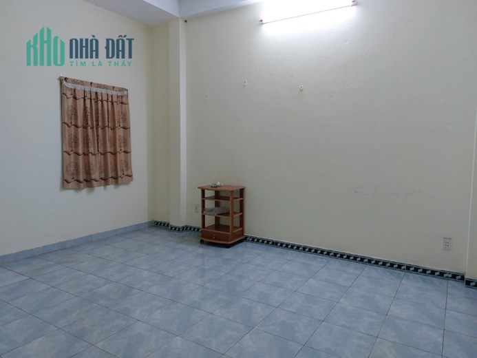 Bán nhà Mặt tiền đường Nguyễn Hữu Dật, Quận Hải Châu. Nhà 3 tầng, DT 100 m2. Đường Ô tô đỗ. Trung