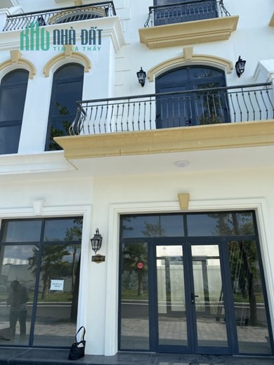 Gia Đình Đi Định Cư Cần Chuyển Nhượng 2 căn shophouse vị trí đẹp tại Vin Grand World Phú Quốc