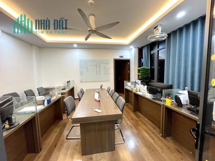 Bán Gấp Nhà MP Hàm Nghi, Gara Oto, Thang Máy, DT 70m2 Giá 12 tỷ. 0979400492