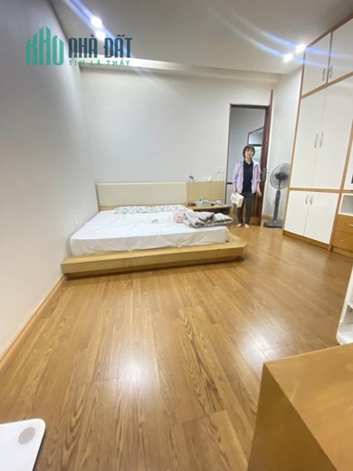 Bán nhà chính chủ Vũ Ngọc Phan, Đống Đa, phân lô, 74 m2, kinh doanh, ô chờ thang máy.