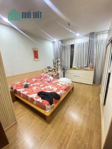 Bán nhà chính chủ Vũ Ngọc Phan, Đống Đa, phân lô, 74 m2, kinh doanh, ô chờ thang máy.