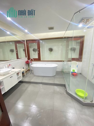 Bán nhà chính chủ Vũ Ngọc Phan, Đống Đa, phân lô, 74 m2, kinh doanh, ô chờ thang máy.