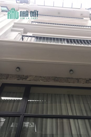 Bán nhà  phố Nguyễn Sơn. 74/80m2, MT: Khủng. Giá chỉ 18,5 tỷ. Gara 2 xe, Thang máy.
