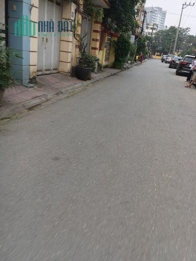 Bán nhà  phố Nguyễn Sơn. 74/80m2, MT: Khủng. Giá chỉ 18,5 tỷ. Gara 2 xe, Thang máy.