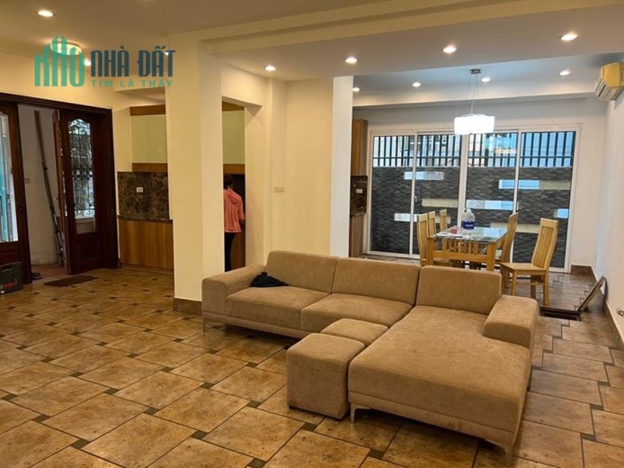 Bán nhà  phố Nguyễn Sơn. 74/80m2, MT: Khủng. Giá chỉ 18,5 tỷ. Gara 2 xe, Thang máy.