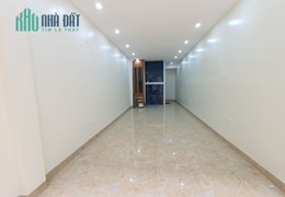 Cho thuê nhà Nguyên Hồng diện tích 50m. MT4m. Ô tô tránh. Kinh doanh. 15tr/tháng.